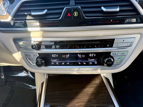 Used 2018 BMW 740i xDrive AWD/4WD image 17