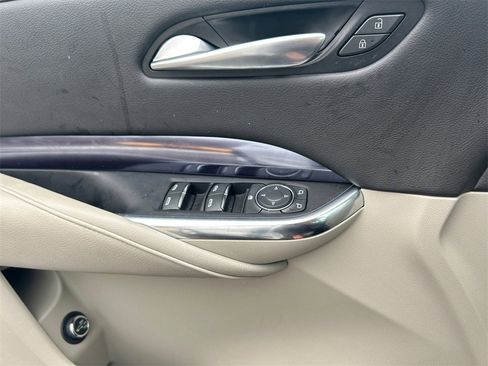 Used 2023 Cadillac XT4 Luxury w/ Cold Weather Package image 17