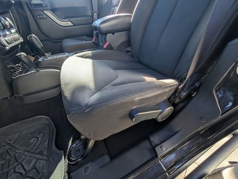 Used 2016 Jeep Wrangler Unlimited Sport AWD/4WD image 16