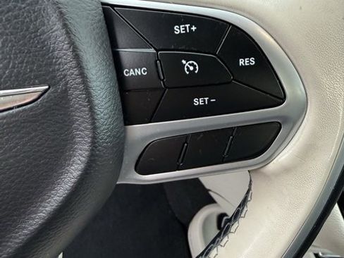 Used 2019 Chrysler Pacifica Limited image 20