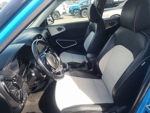 Used 2023 Kia Soul GT-Line image 7