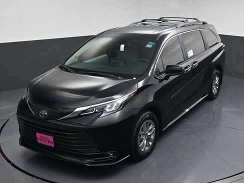 New 2026 Toyota Sienna XLE FWD image 15