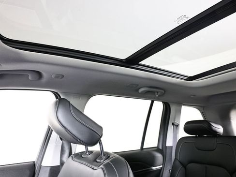 Used 2023 Jeep Grand Cherokee Limited image 13