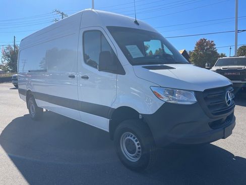 Used 2025 Mercedes-Benz Sprinter 2500 image 7