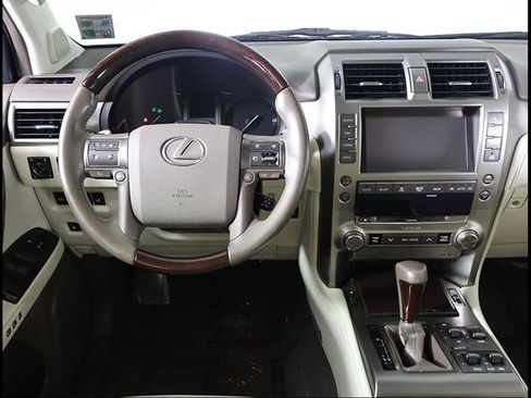 Used 2019 Lexus GX 460 Luxury AWD/4WD image 8