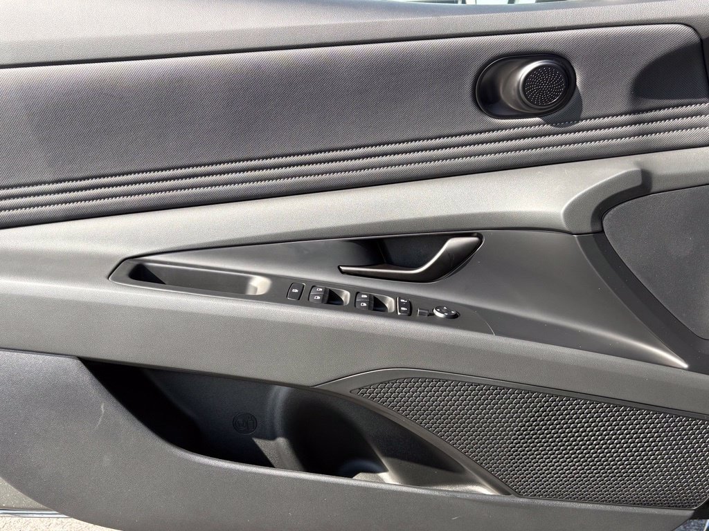 New 2026 Hyundai Elantra SEL Sport FWD image 19