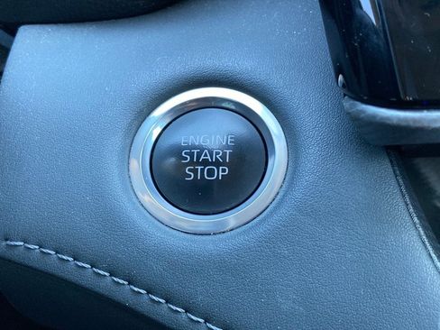 Used 2024 Toyota Highlander Platinum image 19