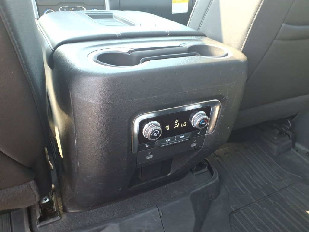 Used 2023 GMC Yukon SLT AWD/4WD image 10
