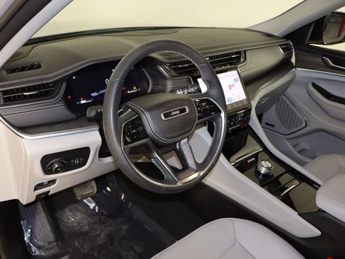 Used 2023 Jeep Grand Cherokee Overland RWD image 25