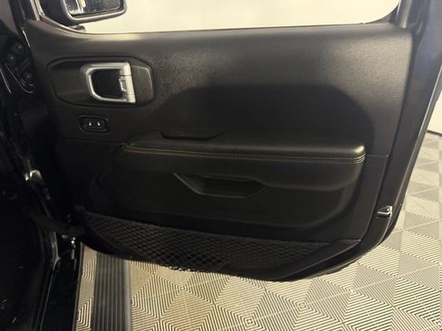 Used 2021 Jeep Wrangler Unlimited Sahara AWD/4WD image 33