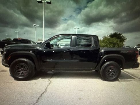 Used 2026 Nissan Frontier PRO-4X AWD/4WD image 2