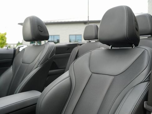 Used 2024 BMW 430i Convertible w/ Convenience Package image 18