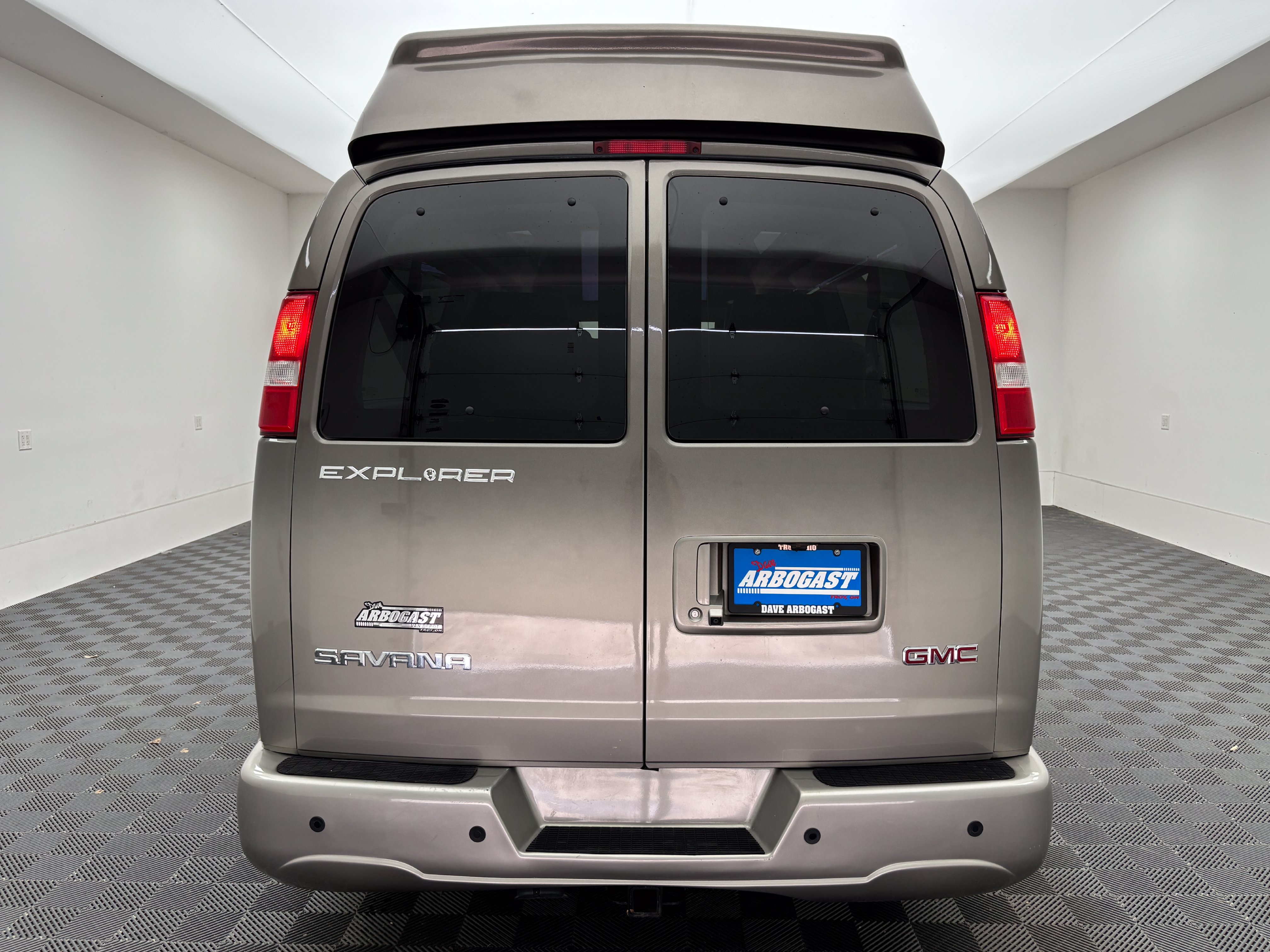 Used 2021 GMC Savana 3500 LS w/ Chrome Appearance Package RWD image 9
