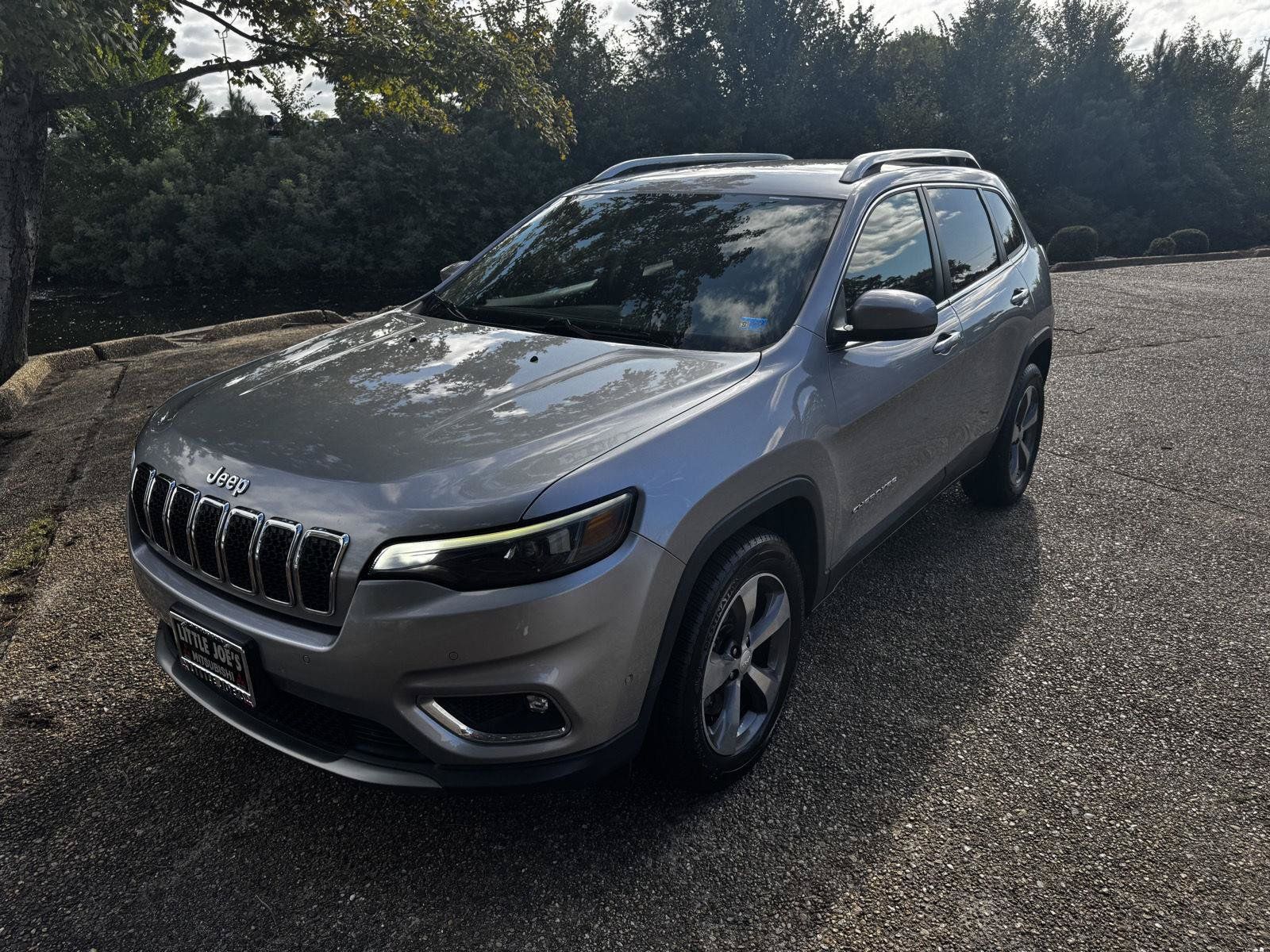 Used 2019 Jeep Cherokee Limited w/ Luxury Group AWD/4WD image 12