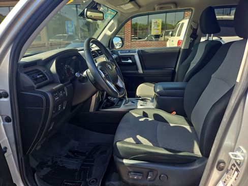 Used 2020 Toyota 4Runner SR5 AWD/4WD image 11