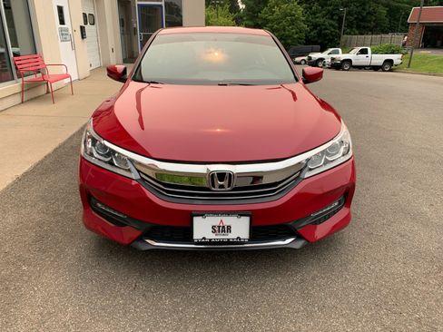 Used 2017 Honda Accord Sport image 2