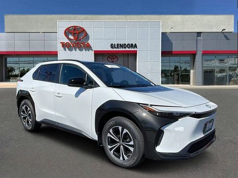 Certified 2022 Toyota Venza LE AWD/4WD image 1