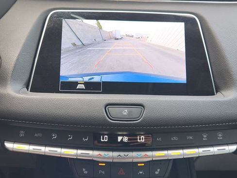 Used 2023 Cadillac XT4 Luxury w/ Cold Weather Package FWD image 6