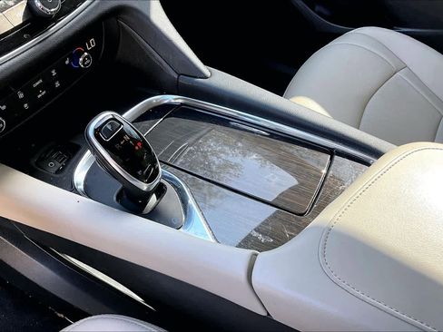 Used 2021 Buick Enclave Essence w/ Sound and Sites Package image 16