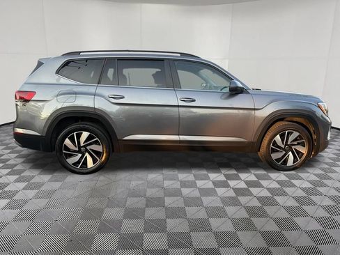 Used 2025 Volkswagen Atlas SE AWD/4WD image 8