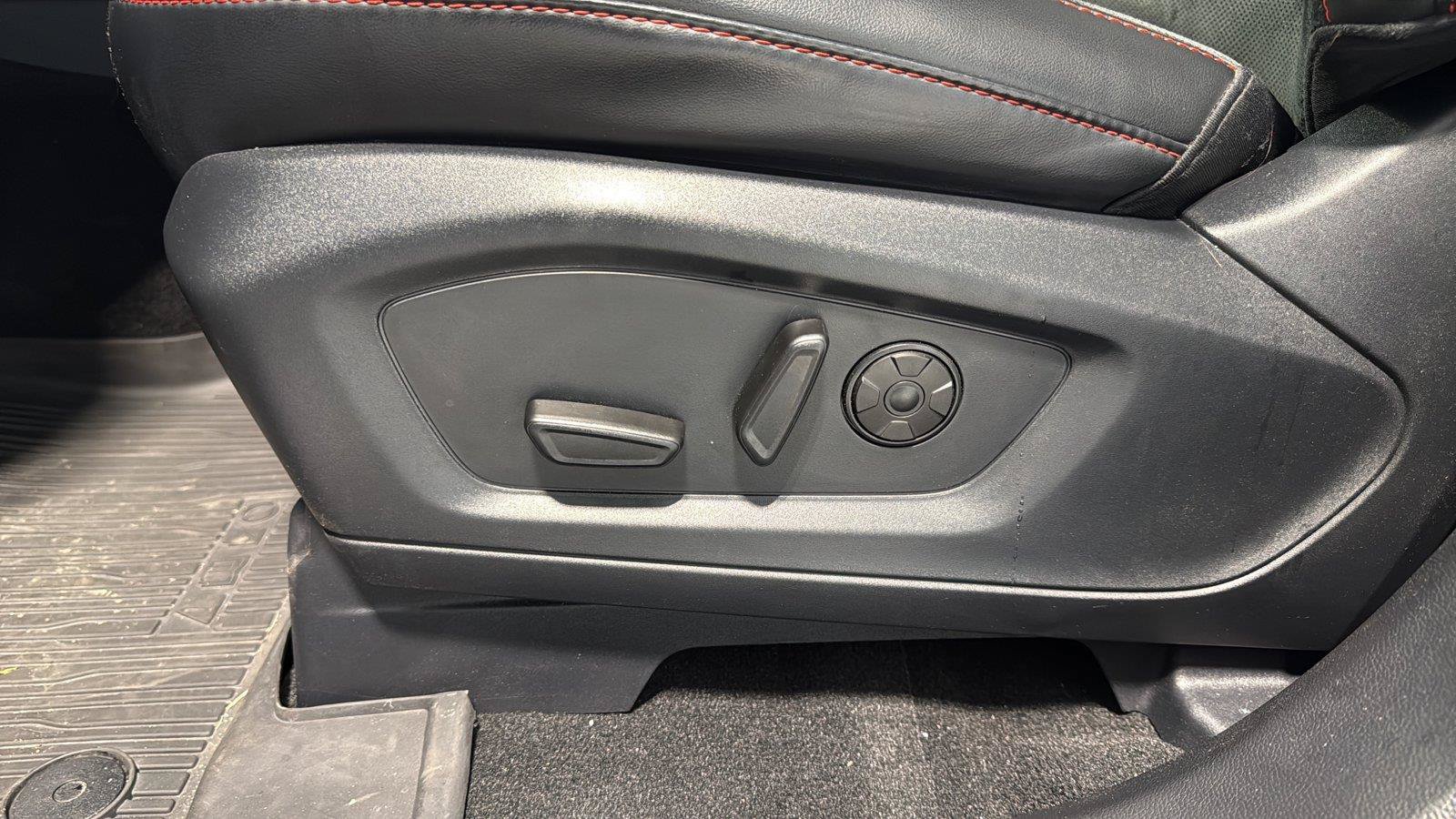 Used 2025 Ford Explorer ST AWD/4WD image 19