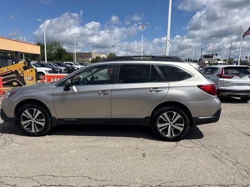 Used 2019 Subaru Outback 2.5i Limited w/ Popular Package #2 AWD/4WD image 9