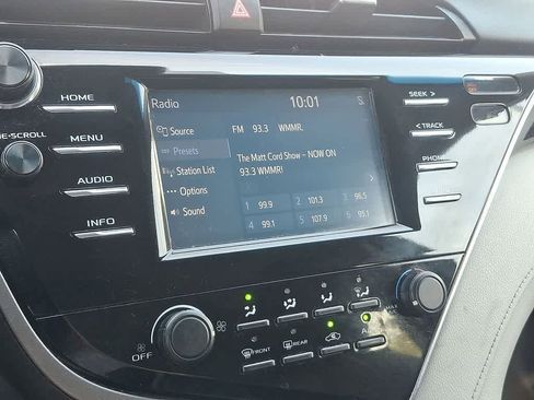Used 2018 Toyota Camry LE FWD image 14