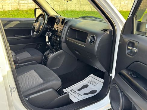 Used 2011 Jeep Patriot Latitude AWD/4WD image 31