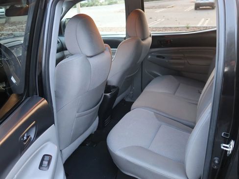 Used 2014 Toyota Tacoma 4x4 Double Cab image 18