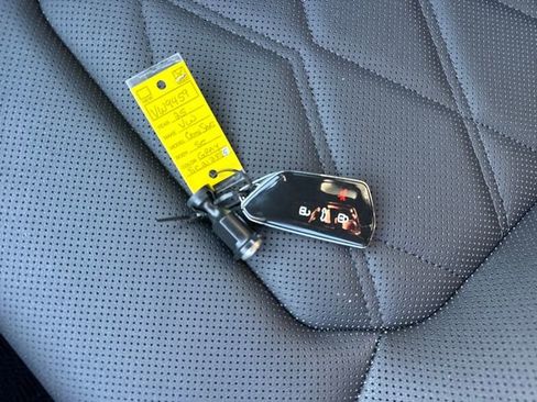 Certified 2025 Volkswagen Atlas Cross Sport SE image 37