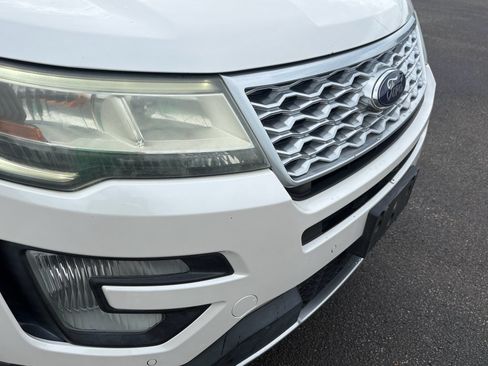 Used 2017 Ford Explorer Platinum AWD/4WD image 3