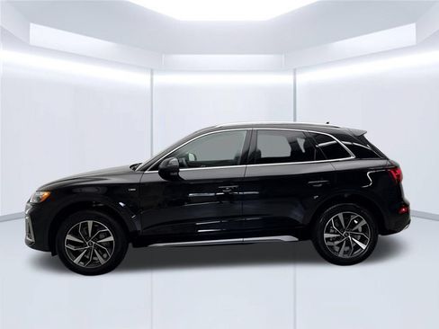 Used 2023 Audi Q5 2.0T Premium w/ Convenience Package AWD/4WD image 2