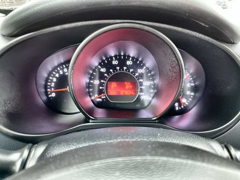 Used 2017 Kia Soul + FWD image 12