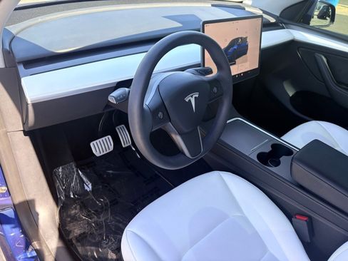 Used 2023 Tesla Model Y Performance image 11