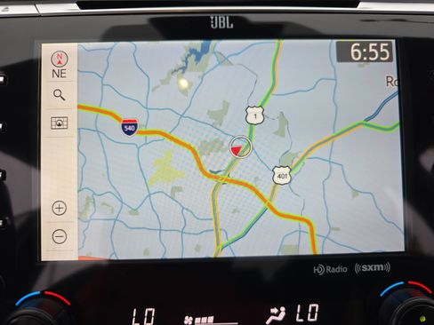 Used 2020 Toyota Camry XLE w/ Sunroof Package FWD image 21