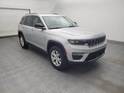 Used 2023 Jeep Grand Cherokee Limited RWD image 13