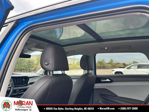 Certified 2024 Volkswagen Taos SE AWD/4WD image 17