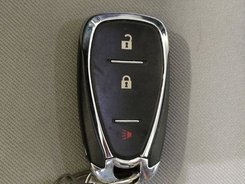 Used 2019 Chevrolet Equinox LS image 32