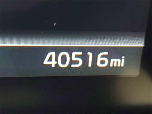 Used 2023 Kia Carnival LX image 14