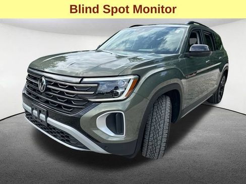 Used 2025 Volkswagen Atlas Peak Edition SE AWD/4WD image 5