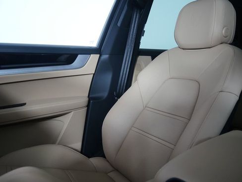 Used 2026 Porsche Cayenne E-Hybrid image 26