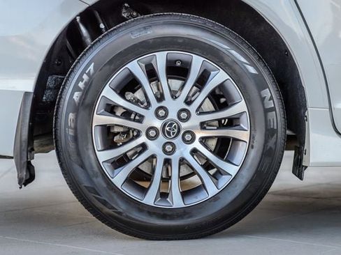 Used 2018 Toyota Sienna XLE Premium image 15