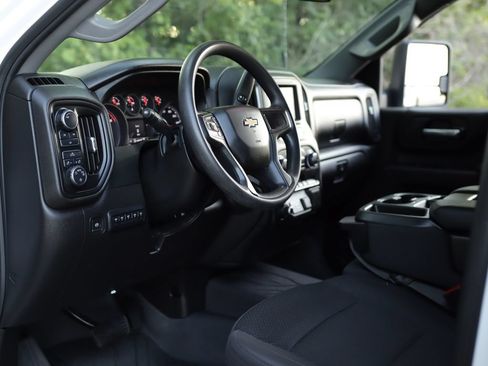 Used 2024 Chevrolet Silverado 2500 Custom AWD/4WD image 9