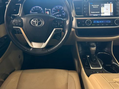 Used 2018 Toyota Highlander Limited Platinum AWD/4WD image 15
