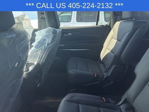 New 2026 Chevrolet Traverse LT image 14