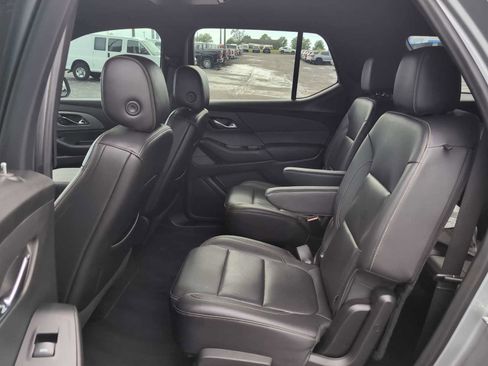 Used 2023 Chevrolet Traverse LT FWD image 24