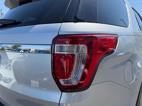 Used 2018 Ford Explorer XLT w/ Equipment Group 202A AWD/4WD image 26