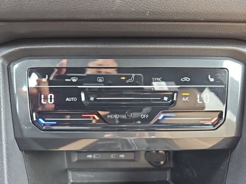 Certified 2023 Volkswagen Tiguan SE R-Line FWD image 24
