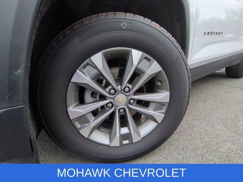 Used 2025 Chevrolet Equinox LT AWD/4WD image 16