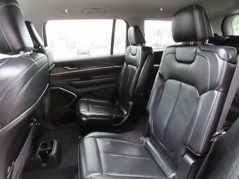 Used 2022 Jeep Grand Cherokee L Limited image 21